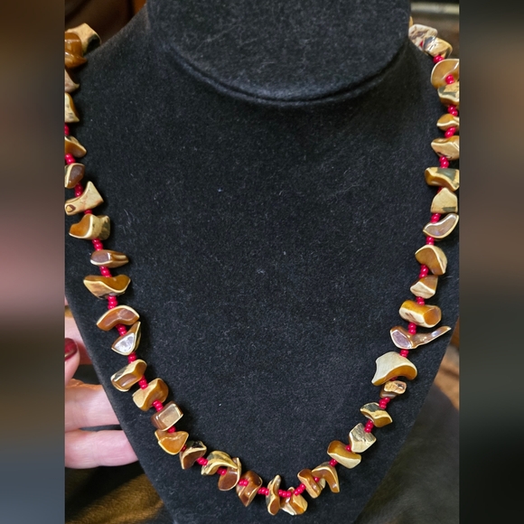 Petrified wood & red bead vintage Native American handmade necklace - Picture 3 of 7